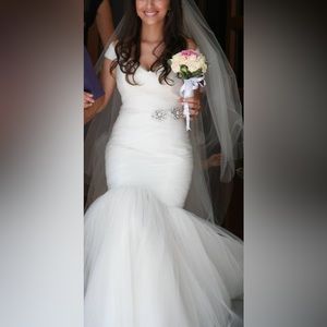 Bliss by Monique Lhuillier Wedding Dress Size 0-2